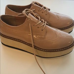 Patent leather wedge sneakers